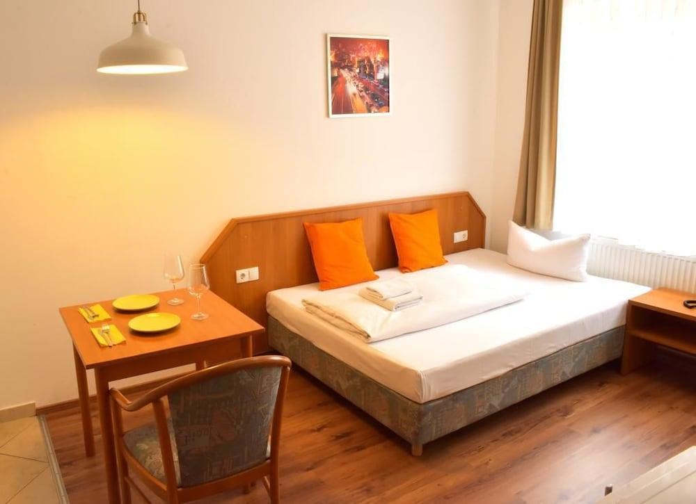 Hotel Little Paris Frankfurt am Main Buitenkant foto